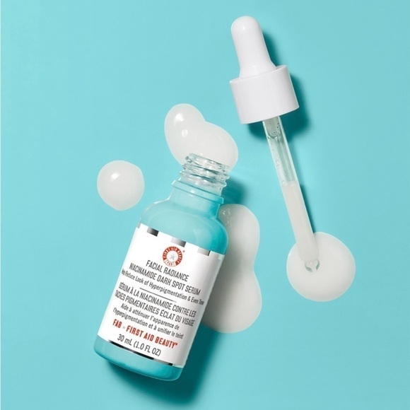 NIB FIRST AID BEAUTY Facial Radiance Niacinamide Dark Spot Serum 30mL (1 fl oz) - Picture 1 of 12